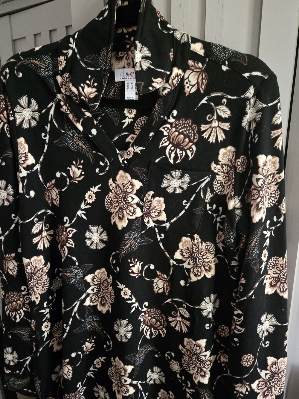 Women’s Black Floral Soft Long-Sleeve Top